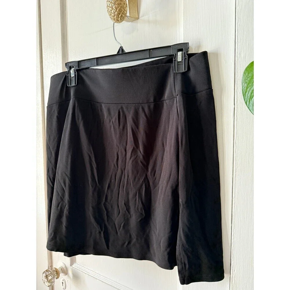 Women’s size large black skirt